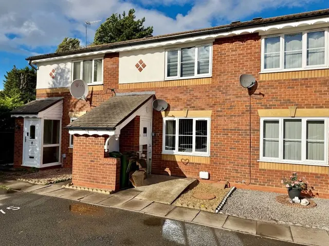 Larkspur Drive, Evesham, WR11, photo 1
