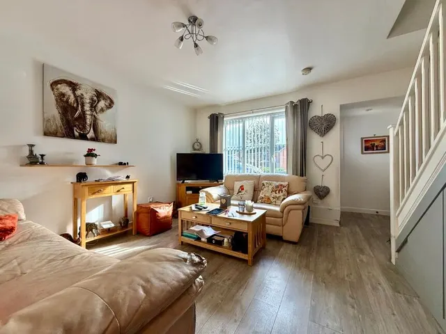 Larkspur Drive, Evesham, WR11, photo 3