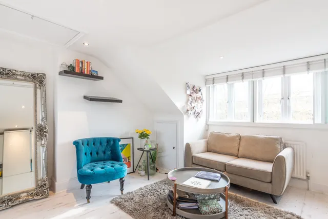 Photo 3 — Flat 4, 12 Mansfield Road, London