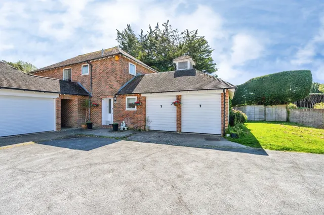 Old Place, Bognor Regis, PO21, photo 2