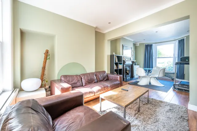 29 Caistor Park Road, London, photo 1