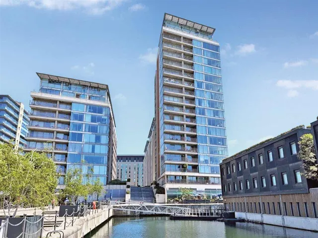 Western Gateway, London, E16, photo 1