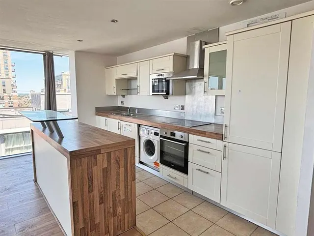 Western Gateway, London, E16, photo 3