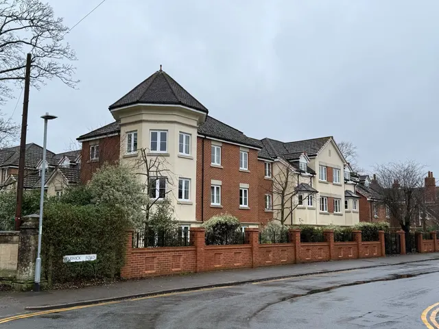 Warwick Road, RG2, photo 1