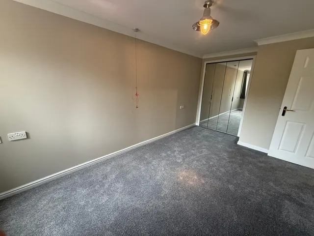 Warwick Road, RG2, photo 2