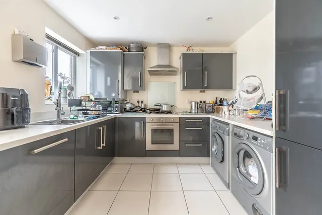 Photo 3 — 30 Pinner Park Gardens, Harrow