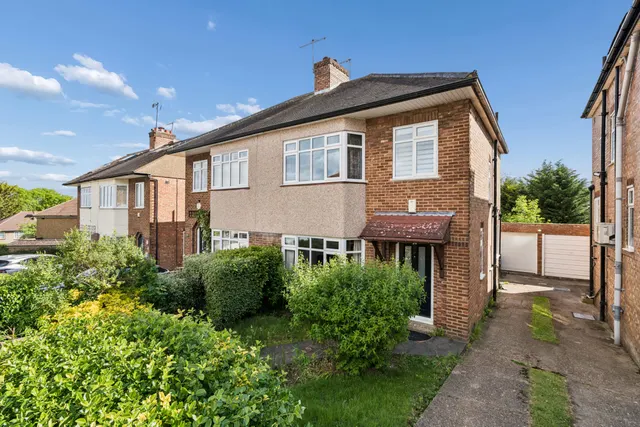 Highland Drive, Bushey, Bushey, WD23 4LH, photo 1