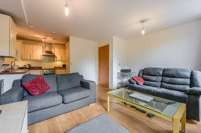Photo 2 — Flat N, 70 Barlborough Street, London