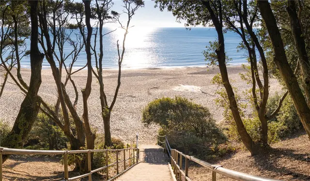 Photo 2 — Saulfland Place, Christchurch, Dorset, BH23