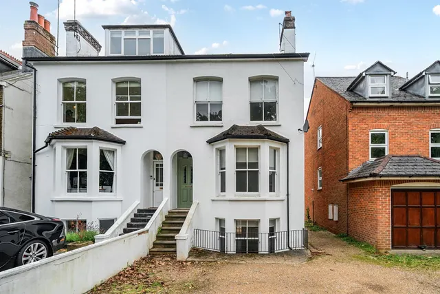 Tilford Road, Farnham, GU9, photo 1