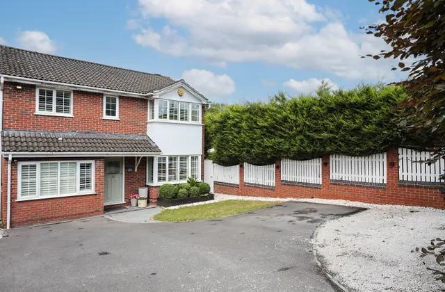 Whitley Crescent, Whitley, photo 1
