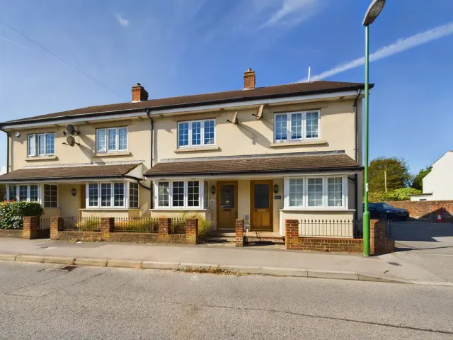 Trafalgar Road, Horsham, photo 1