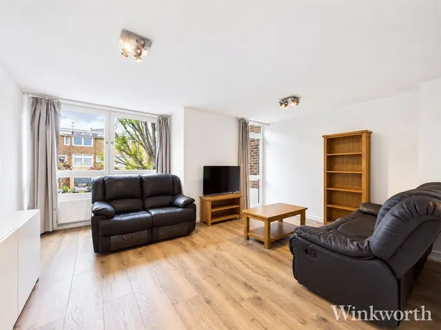 Deena Close, London, W3, photo 1