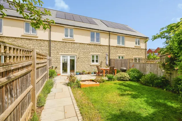 Charlotte Avenue, BICESTER, photo 1