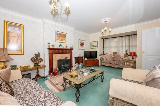 Photo 2 — Fairbourne Gardens, Redditch, Worcestershire, B97 5GE