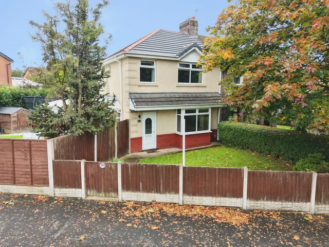 Marsden Avenue, Eccleston, WA10, photo 1