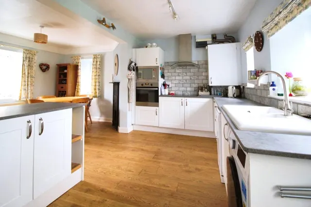 Chesterton Lane, Cirencester, GL7, photo 2