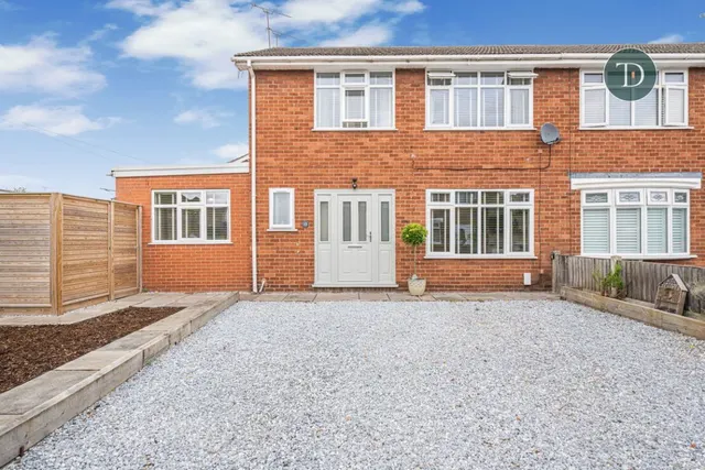 Carrick Drive, Whitby, CH65 6PG, photo 1