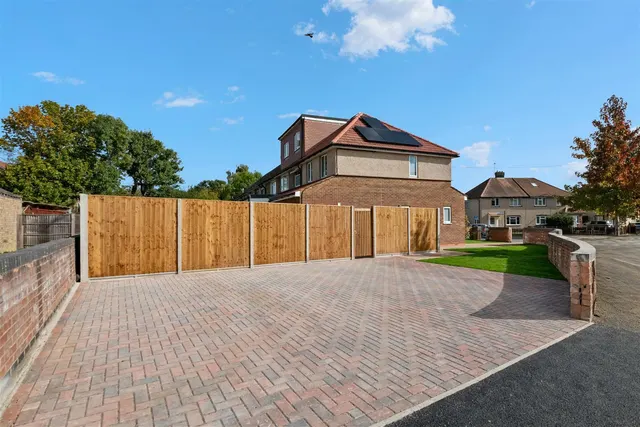 Hayman Crescent, Hayes, photo 3