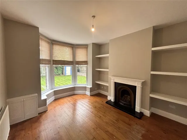 Lyndale Avenue, Fearnhead, WA2, photo 2