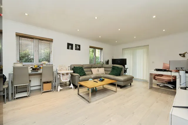 Rickmansworth Road, Watford, WD18, photo 3
