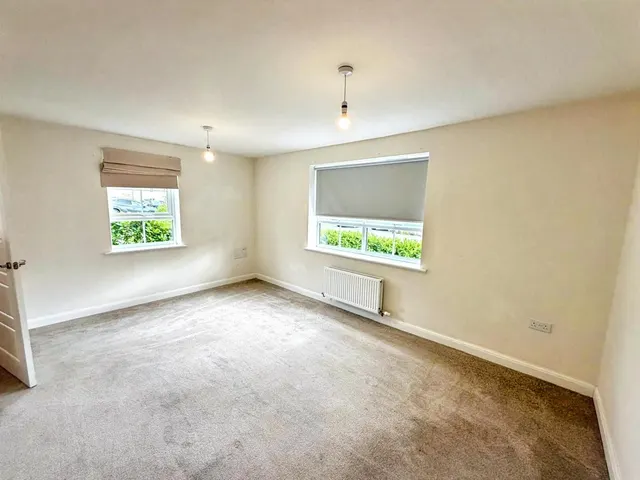 Photo 3 — Hackworth Close, Silsden, BD20 0FP