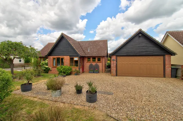 Straight Road, Battisford, IP14, photo 1
