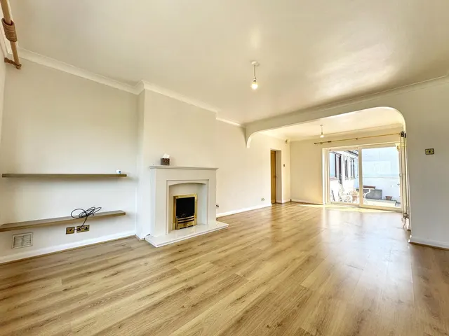 Photo 2 — Pen Lan, Towyn, LL22 9LW