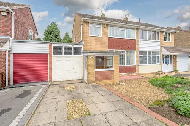 Buckingham Grove, Kingswinford, DY6, photo 1