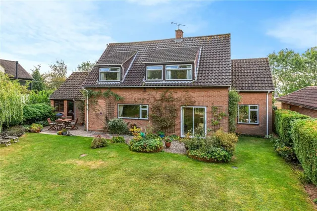 House Under Offer with 4 bedrooms in Debden, Nr Saffron Walden, CB11, photo 3