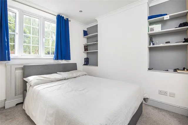 London Court, Frogmore, photo 3