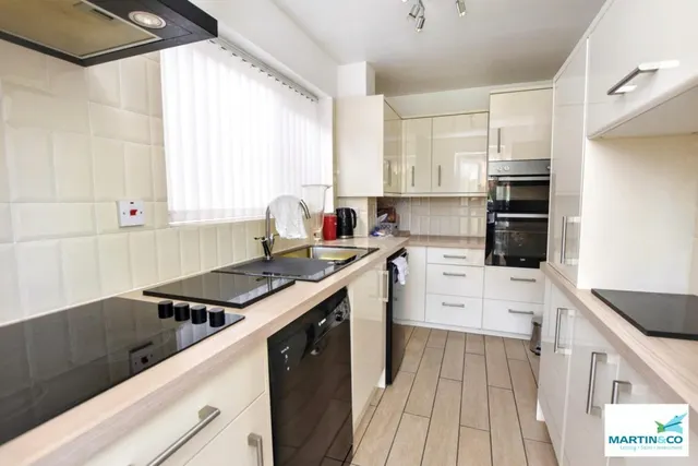 Photo 2 — Lochmore Close, Hinckley
