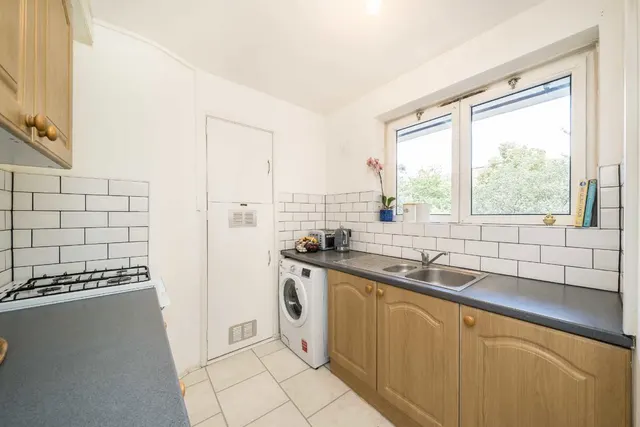 Vermont Road, SW18, photo 2