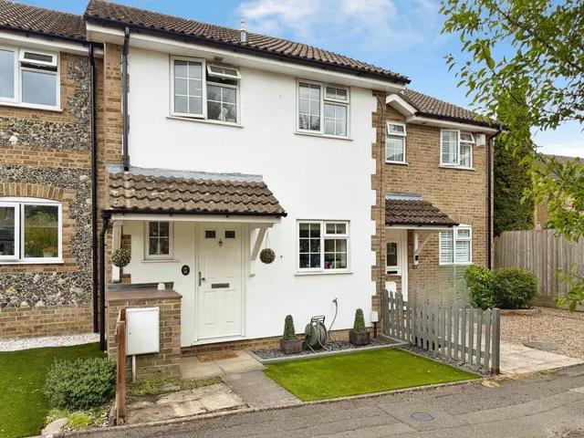Chive Court, Farnborough, Hampshire, GU14 9XE, photo 1