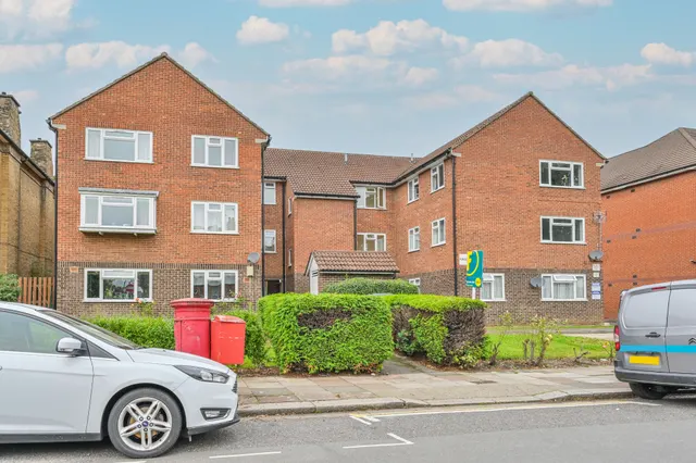 3 Parkside Court, 135 Palmerston Road, London, photo 1
