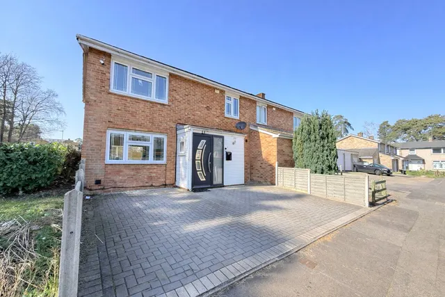Letcombe Square, Bracknell, Berkshire, RG12 9JU, photo 1