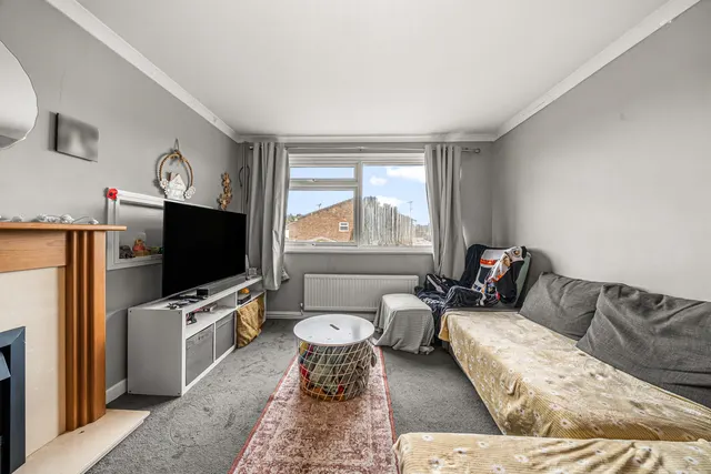 Roakes Avenue, Addlestone, KT15, photo 3