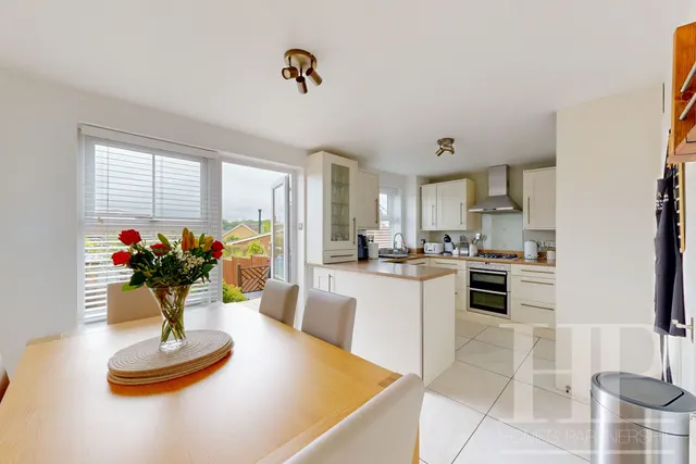 Milborne Road, Maidenbower, RH10, photo 3