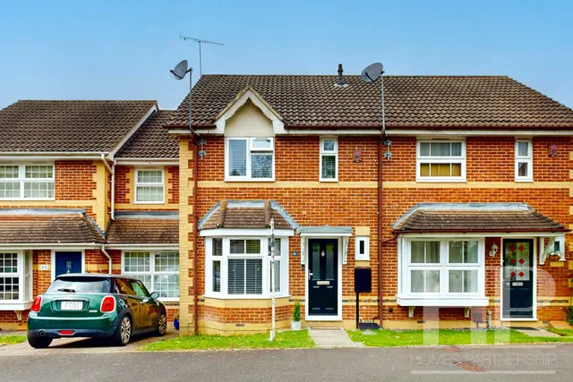 Milborne Road, Maidenbower, RH10, photo 1