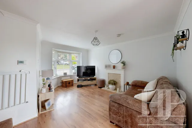 Milborne Road, Maidenbower, RH10, photo 2