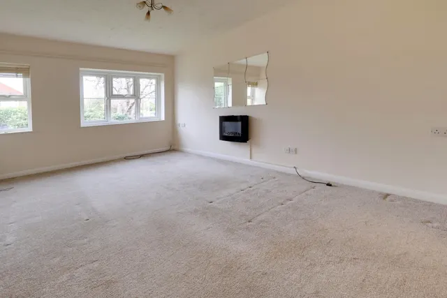 Photo 2 — Flat 1, Beaumont Lodge Addington Road, West Wickham, BR4 9BN