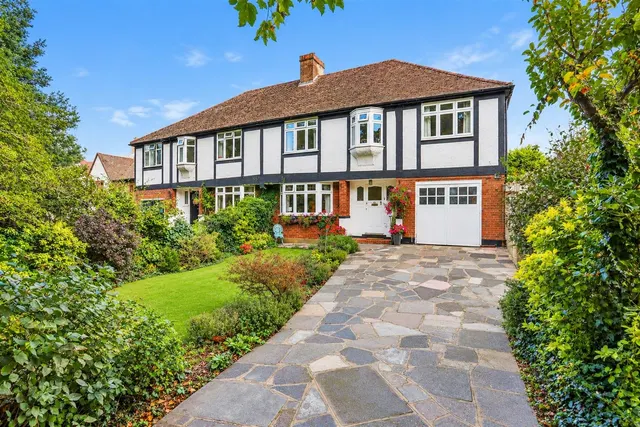 Bolters Lane, Banstead, SM7, photo 1