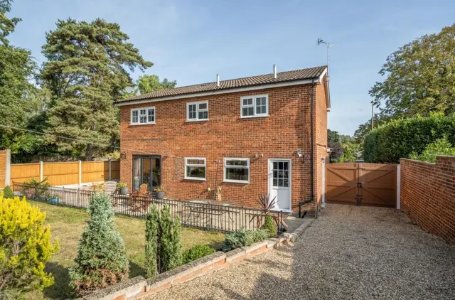 Hawley Road, Blackwater, GU17, photo 2