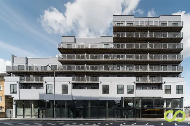 High Road, Ilford, IG1, photo 1