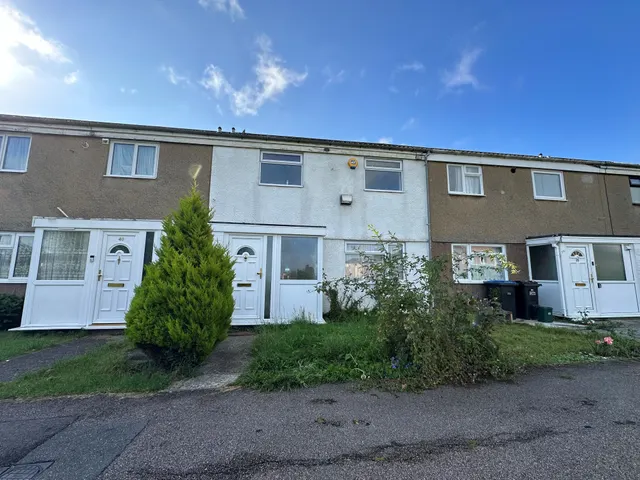 Spruce Hill, Harlow, CM18, photo 1