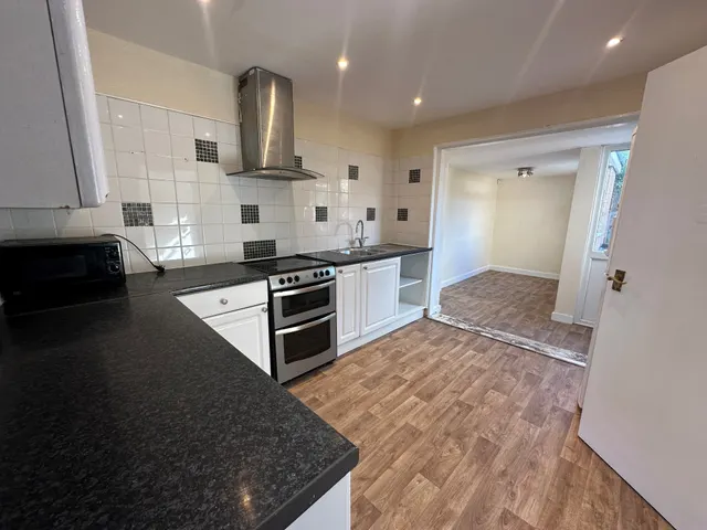 Spruce Hill, Harlow, CM18, photo 2