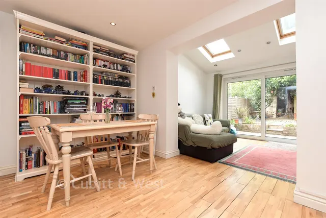 Mount Rise, Redhill, RH1, photo 2