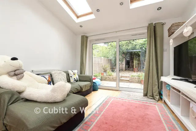 Mount Rise, Redhill, RH1, photo 3