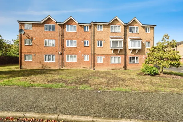 Photo 3 — Honey Close, Dagenham, RM10