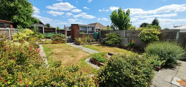 Photo 3 — Weir Gardens, Rayleigh, Essex, SS6 7SY